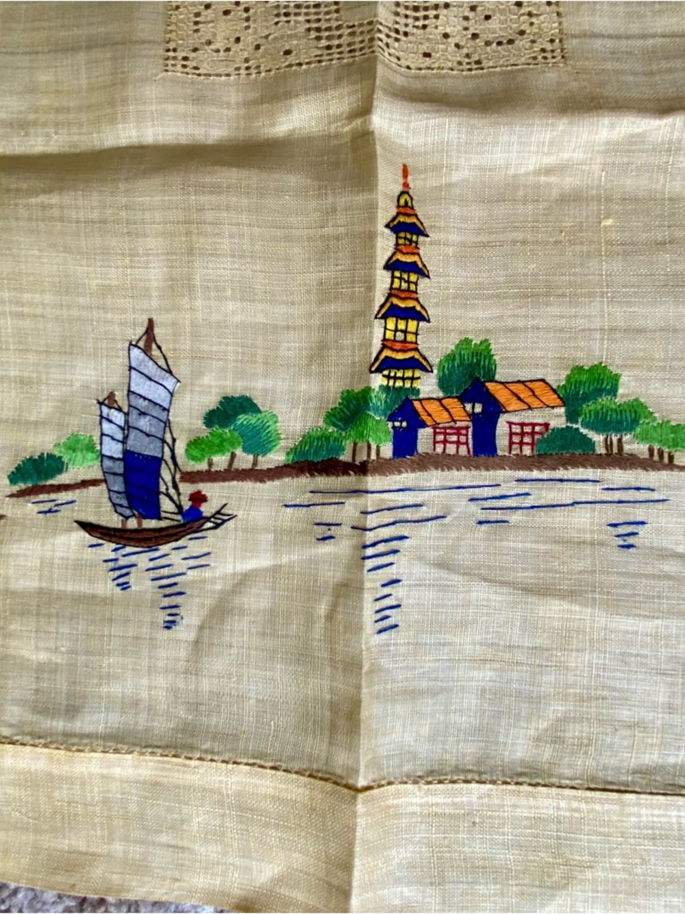 Asian Tablecloth Hand Embroidered - Picture 11 of 12